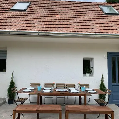 Isteni Zamardi, Akar 12 Fo! Balaton Apartmán