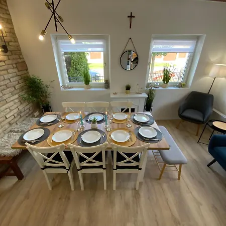 Isteni Zamardi, Akar 12 Fo! Balaton Apartment